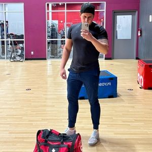 Meet your Posher, Alan uriel